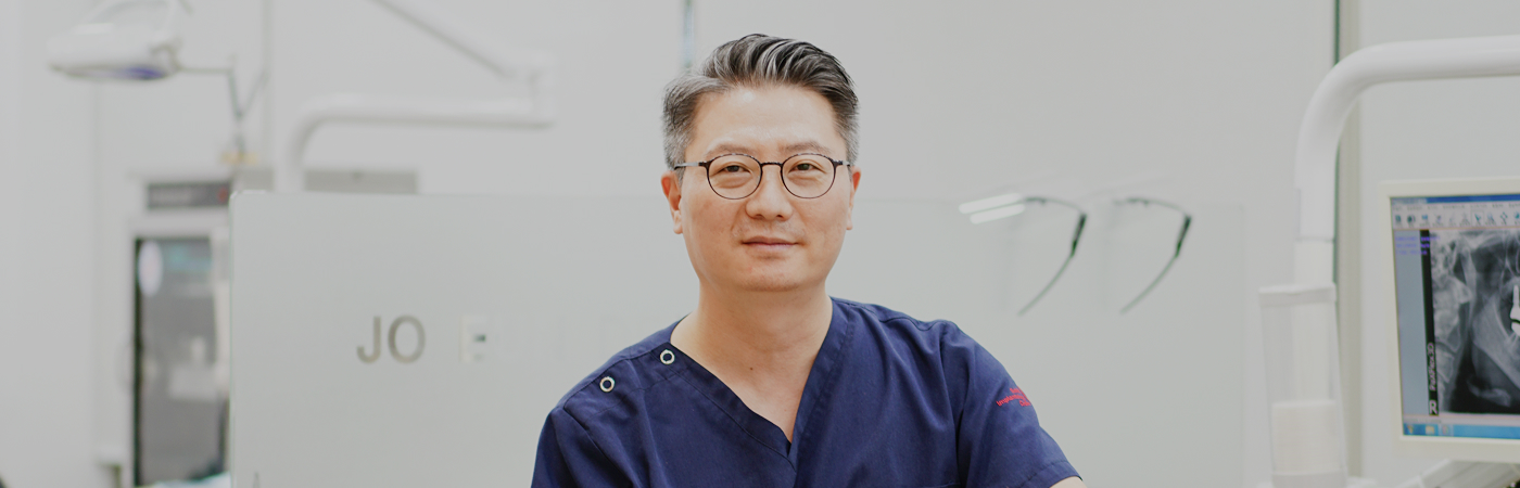 <span style="font-weight:600;">Dr. Byun Yoon Seok Director, Implant Dentistry Specialist</span>