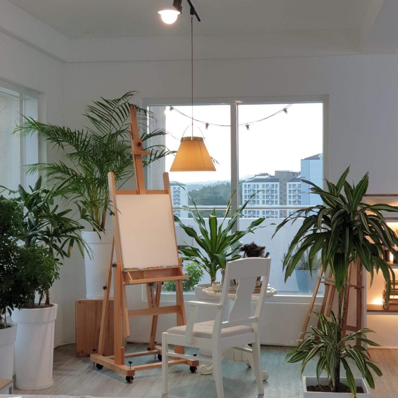 <p style="margin-left:10px;">10% off or Complimentary Canvas Size Upgrade</p><h5 style="margin-left:10px">Hee Hee Rang</h5>