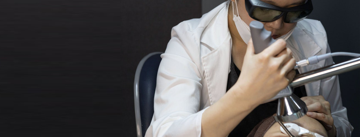 <span style="padding-left:10px"><b>레이저로 제거하는</span><br> <span style="padding-left:10px">편평사마귀 </b></span>