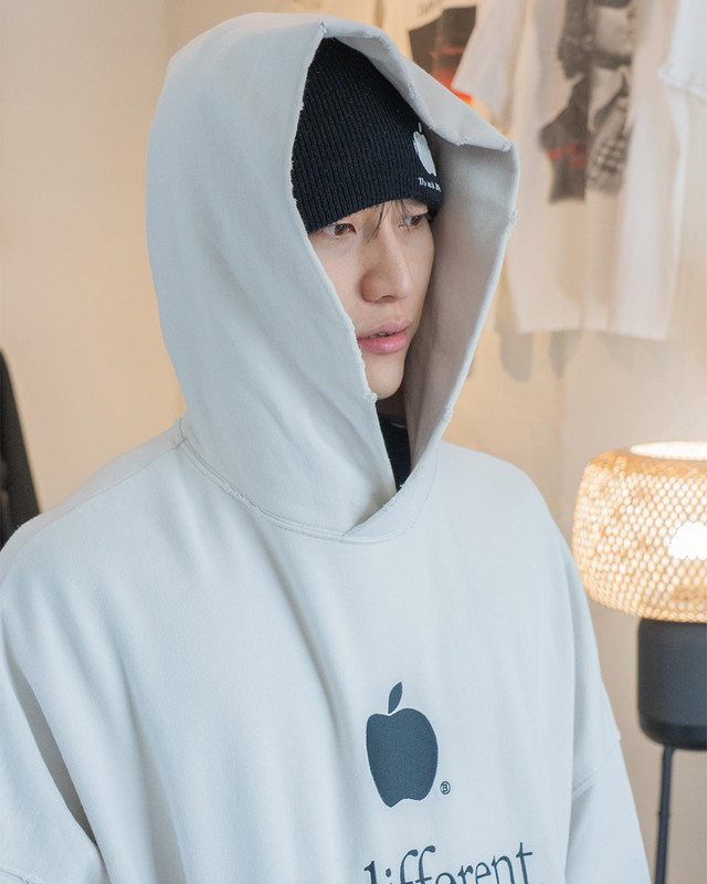 <h7>의류에 담은 혁신의 순간들, </h7> <b>서브컬쳐룸</b></h7>