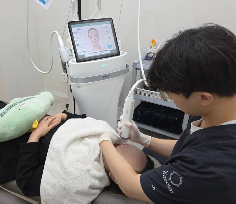 울산포텐자 고주파 니들 얼굴 시술 진행 장면