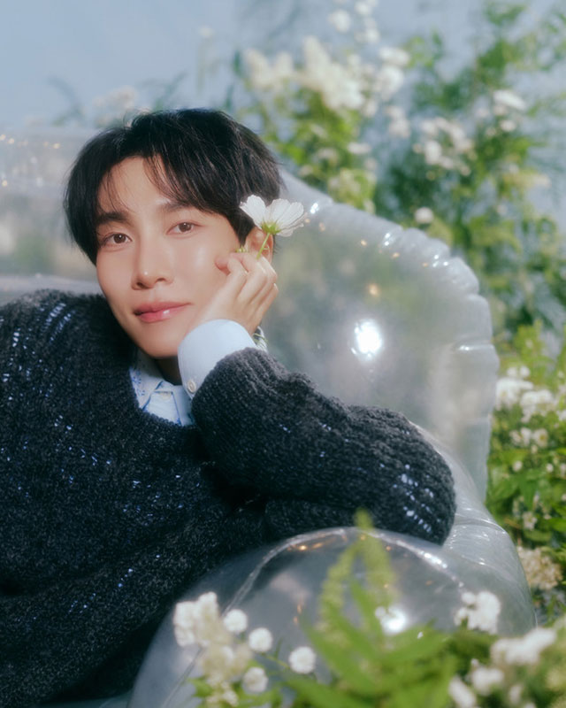 <span class="barlow bold" style="letter-spacing:-0.02em;">SEO EUNKWANG</span>