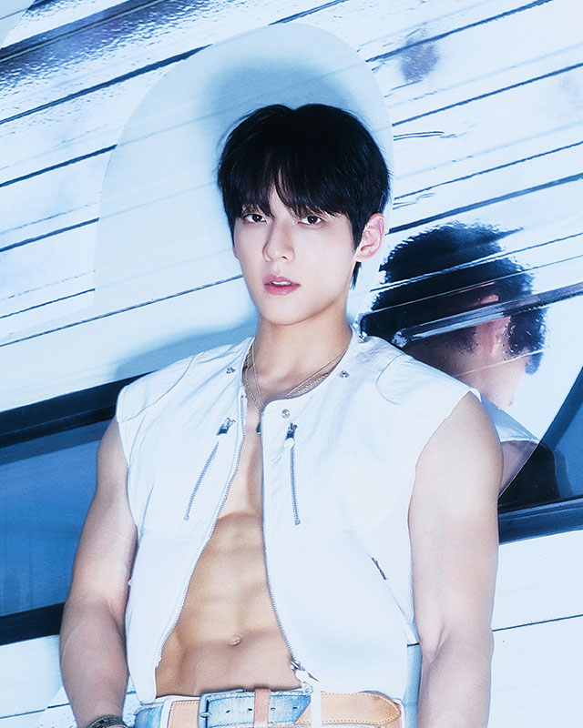 <span class="barlow bold" style="letter-spacing:-0.02em;">LEE MINHYUK</span>
