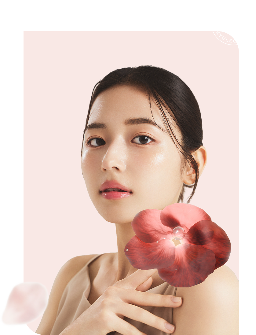 꽃을 든 모델 메인 비주얼