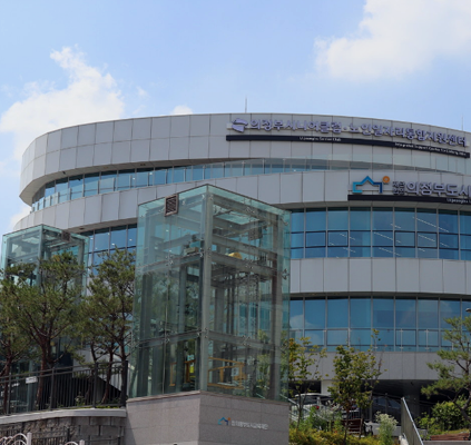 <span class="event-banner">공공기관</span> <br> <span class="p_title">의정부시니어클럽</span> <br> <span class="p_con">사이트 리뉴얼 | 반응형 웹사이트 제작 SEO</span> <br>