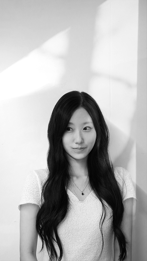 LEE SUMIN