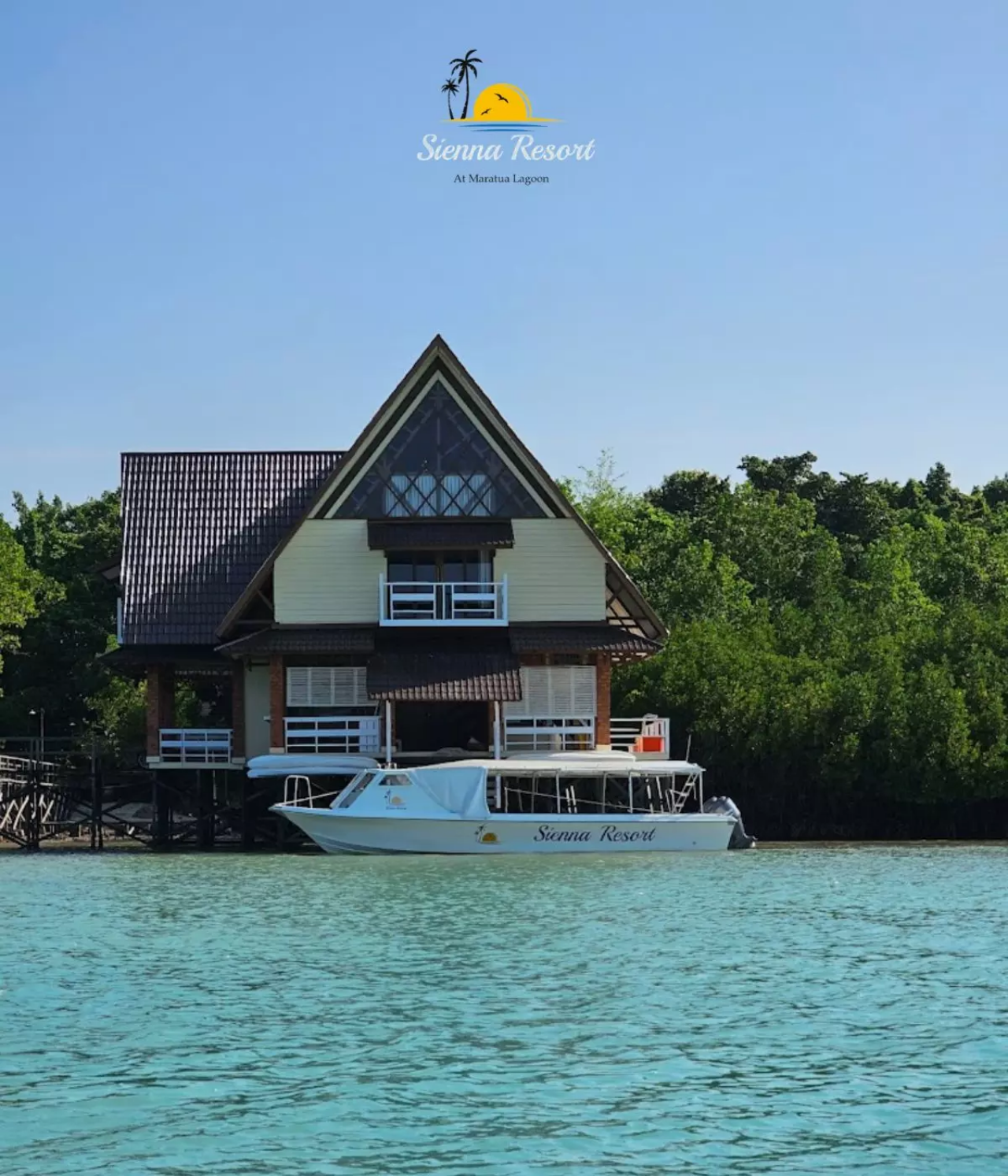 Sienna Resort Maratua 메인 건물과 다이빙 보트