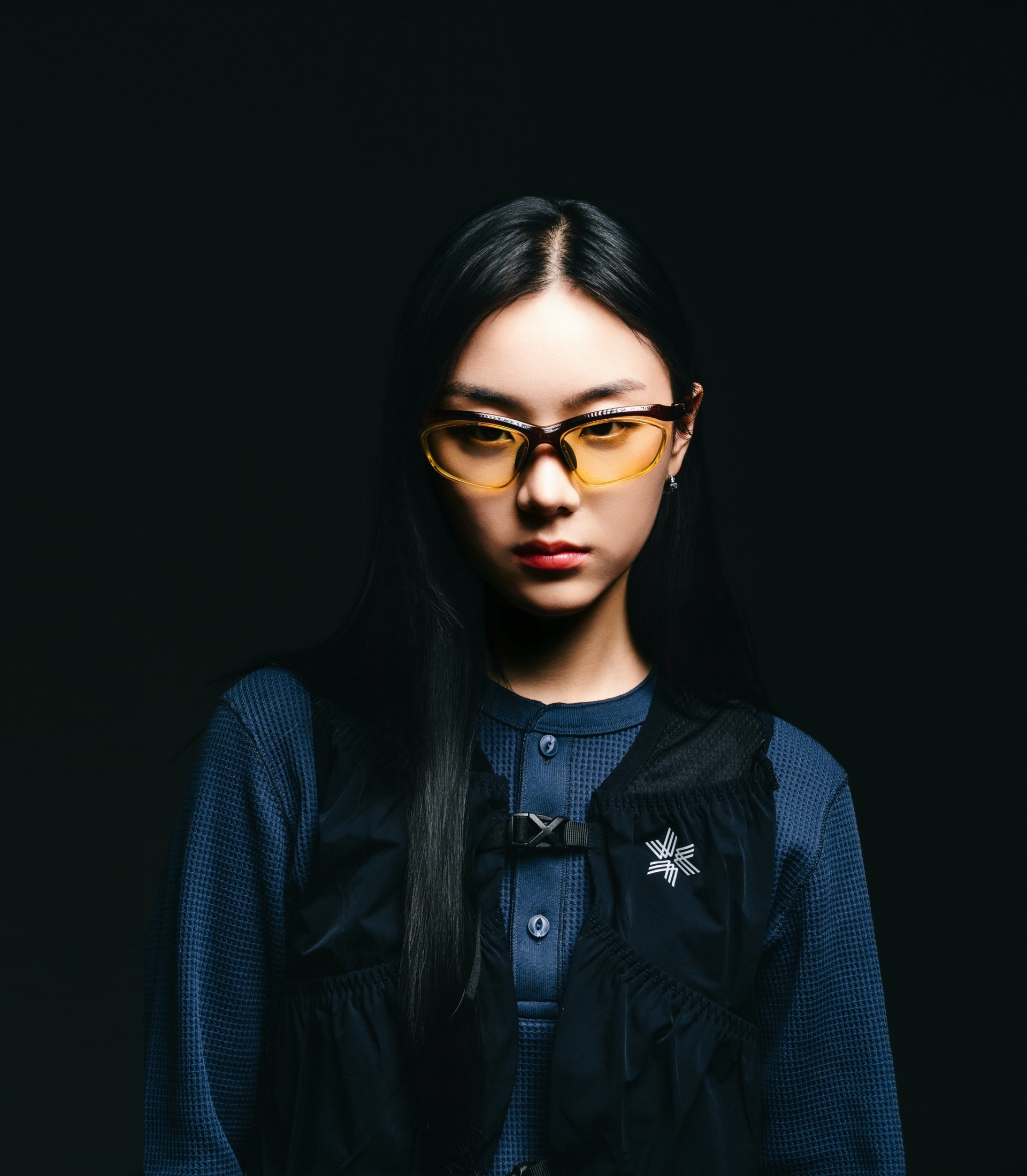 FLIPDEEP WING 옐로 렌즈 착용 모델