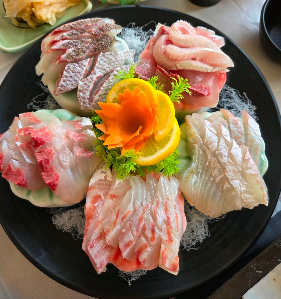 <p style="margin-left:10px;">10% off & Complimentary Pick-up Service</p><h5 style="margin-left:10px">Yeongbin Hoetjip</h5>
