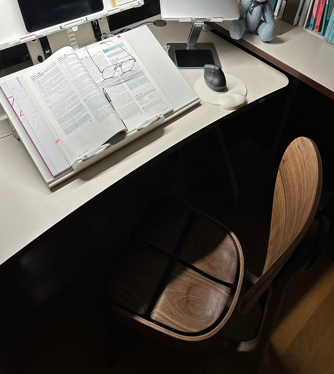 Civil service exam student using a NOOGI chair