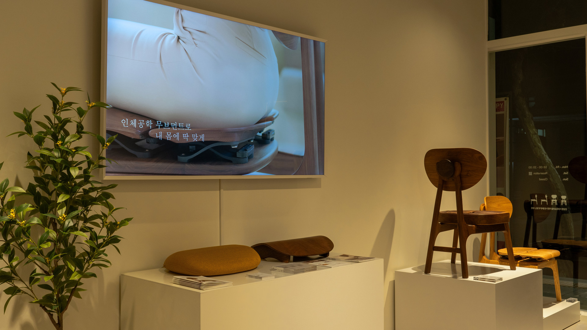 NOOGI Korea showroom seating