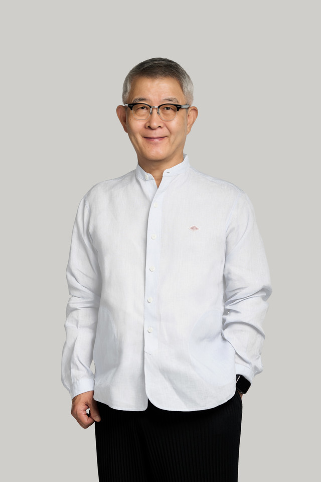 <span style="font-weight:bold; font-size:24px;"> Kwang Hwan Lee</span><br> <span style="font-size:20px;">Sr. Advisor</span><br><br><span style="font-size:18px;">Registered Architect, KIRA / Chairman, Architectural Code Consultancy University of Seoul, M.Arch.<span class="area">