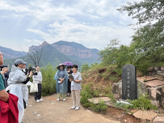 추모시 낭독