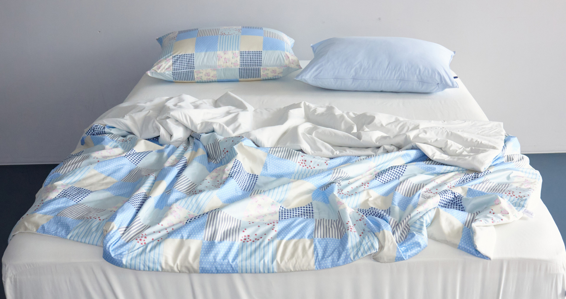 LIGHT COMFORTER