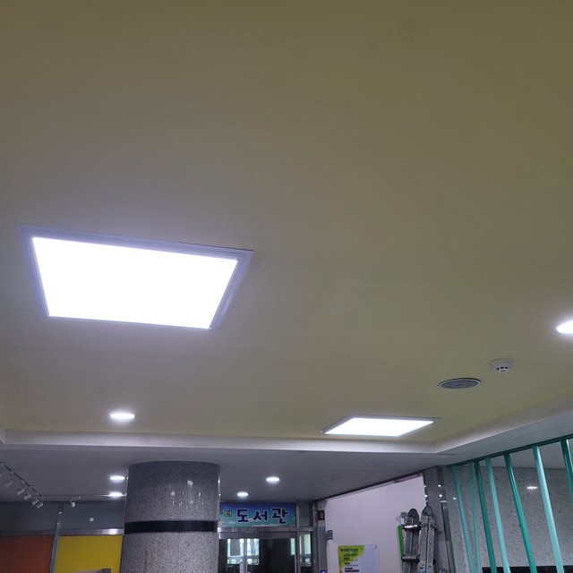 <p style="margin-left:10px;">수원교육지원청/25년 매원초</p><h5 style="margin-left:10px">LED실내조명(640*640M바) 520EA </h5>