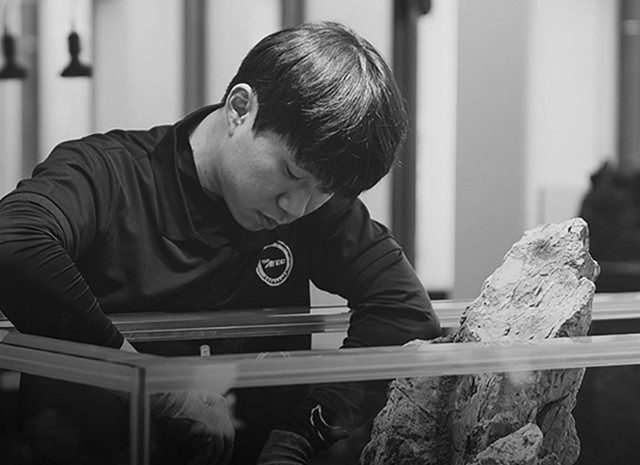 <p style="  margin-bottom:-10px;">허 준</p><h5 style="line-height: 0.8; margin-bottom:0px;"><strong>Heo Joon</strong></h5>