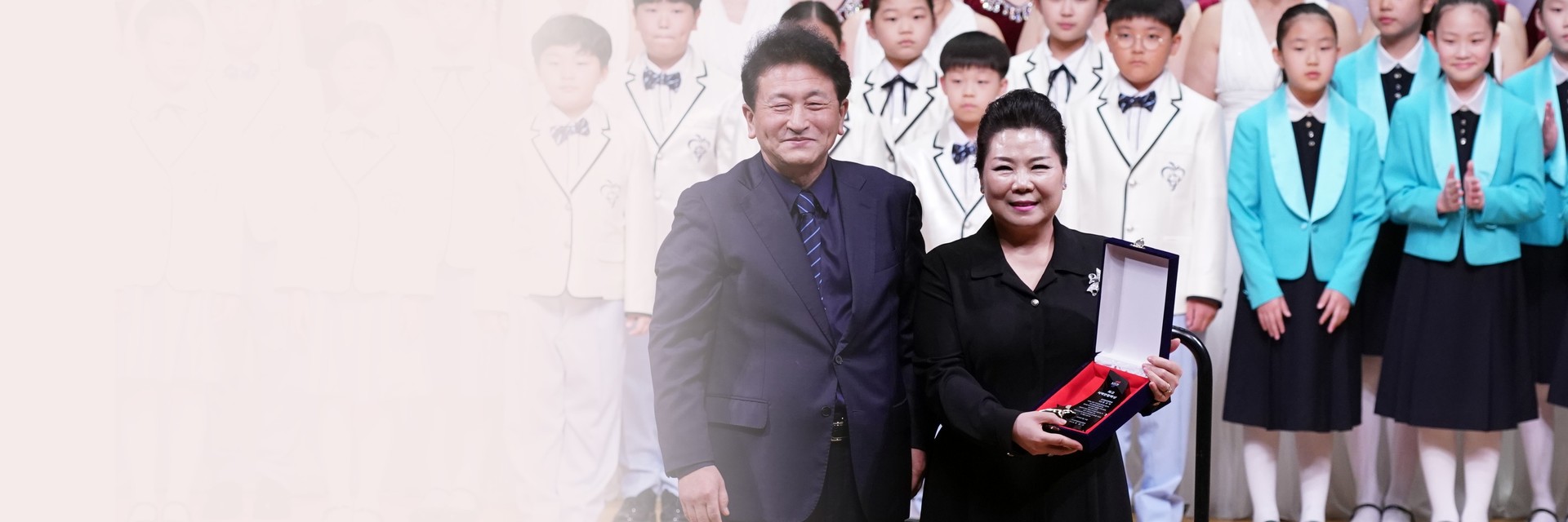 합창의 가능성을 발⁠견⁠하⁠는 무대