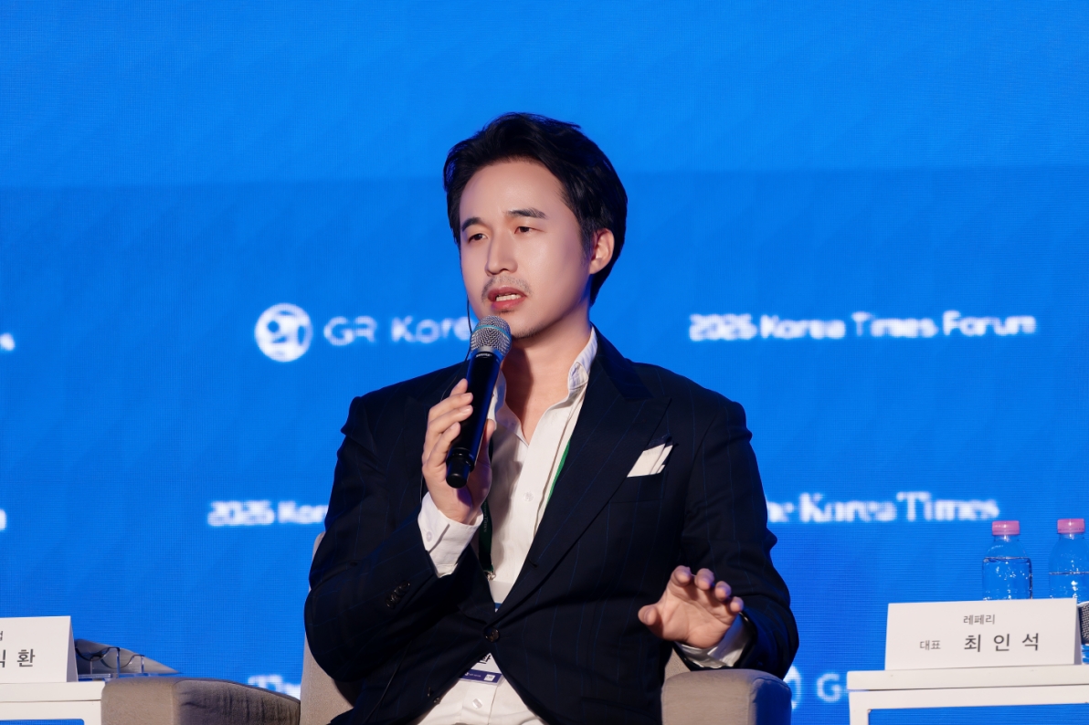 ‘2026 코리아타임스 포럼’에서 발언 중인  한세실업 김익환 부회장 
