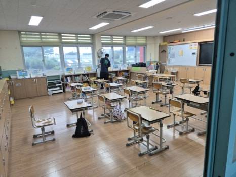 학교 공기청정기 대량청소 현장