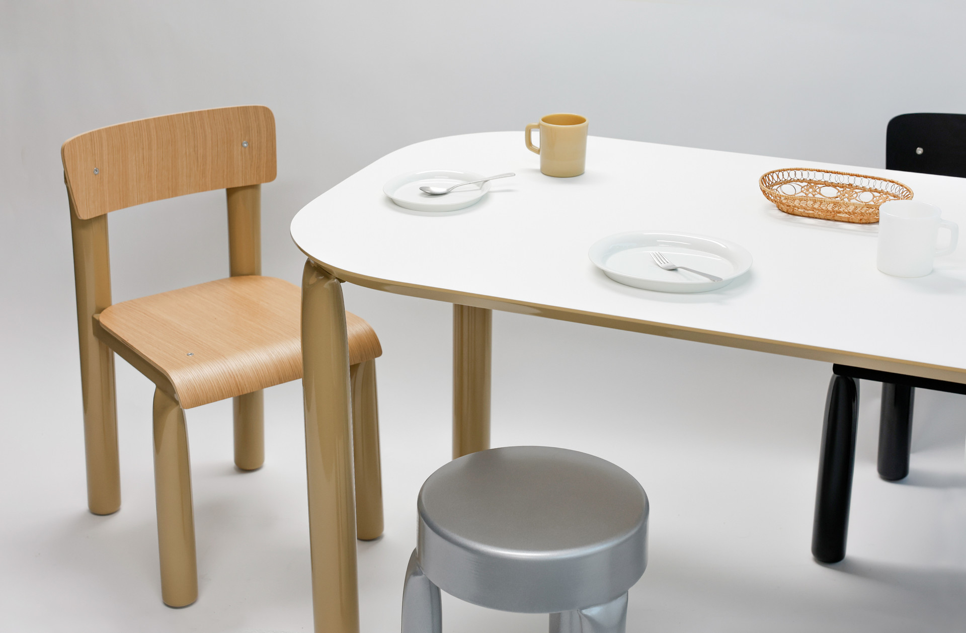 PRESSURA DINING CHAIR & TABLE