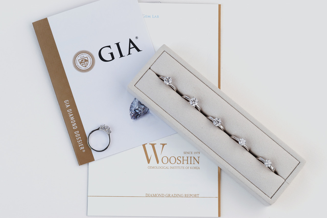 DIAMOND SELECTION<br><span style="font-size:16px;">더 알아보기</span>