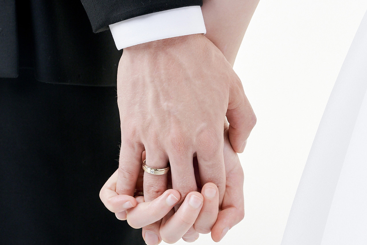 BRIDAL & WEDDING<br><span style="font-size:16px;">더 알아보기</span>