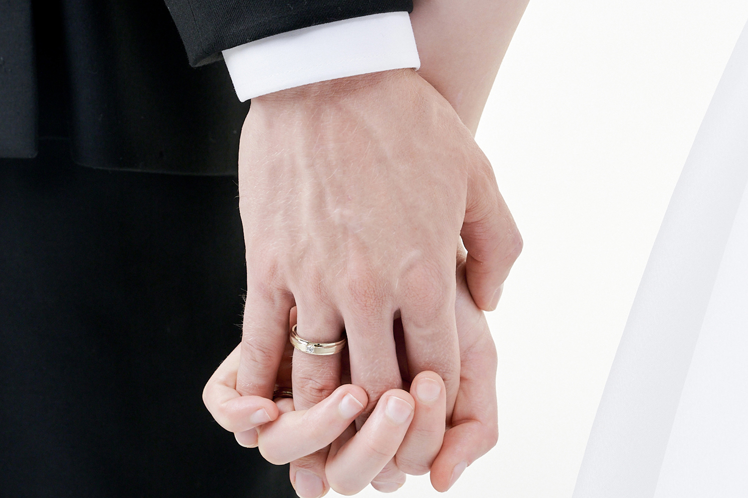 BRIDAL & WEDDING<br><span style="font-size:14px;">더 알아보기</span>