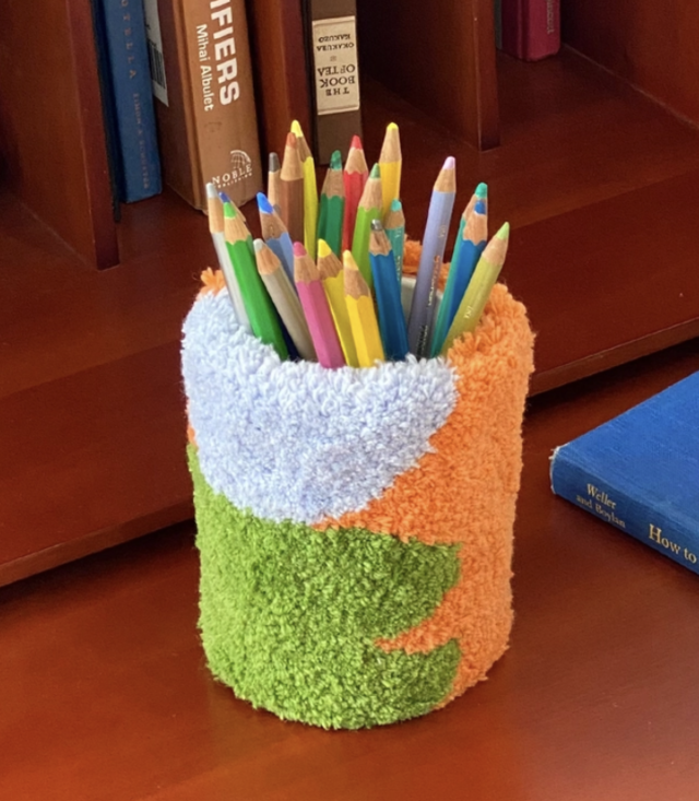 <p style="text-align:left; font-size:16px; margin-top:26px;">PEN STAND -F02<br><span style="color:#666;"></span></p>