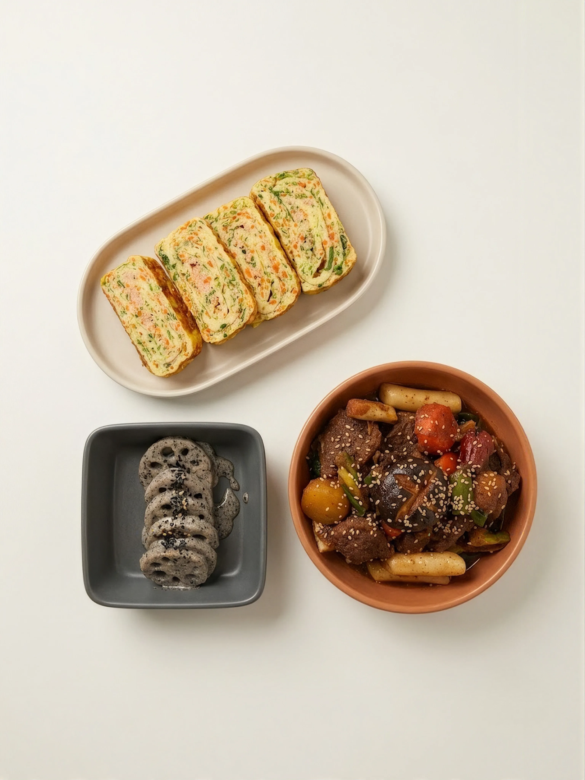 3첩반찬 — 계란말이, 연근조림, 떡갈비 볶음