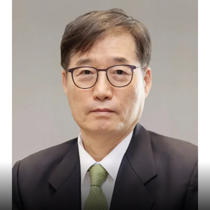 -<br><strong>Lee Keun </strong> <br> <span style="font-size:14px;"> President of the Korean Economic Association · Distinguished Professor,                                  Department of Economics, Chung-Ang University  </span>