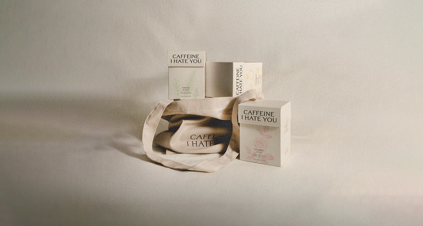 <div style="padding: 0 6px 26px 6px;">   <p style="text-align: left; padding-bottom: 2px;">     <span style="font-size: 12px; color: #fff;">gift</span>   </p>      <!-- 글씨와 버튼을 같은 가로 라인에 배치 -->   <div style="display: flex; justify-content: space-between; align-items: flex-end; margin-top: 10px;">     <p style="text-align: left; margin: 0;">       <span style="font-size: 18px; color: #fff; line-height: 1.4;">        마음을 전하는 시간,<br>카페인 없는 쉼을 선물하세요.       </span>     </p>     <p id="main-underline-btn" style="font-size: 14px; margin: 0; white-space: nowrap;">       <a href="https://caffeineihateyou.com/gift" rel="noopener noreferrer" target="_blank">더 알아보기 &rarr;</a>     </p>   </div> </div>