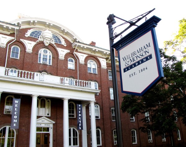 Wilbraham & Monson Academy 캠퍼스 전경 (임시 이미지)