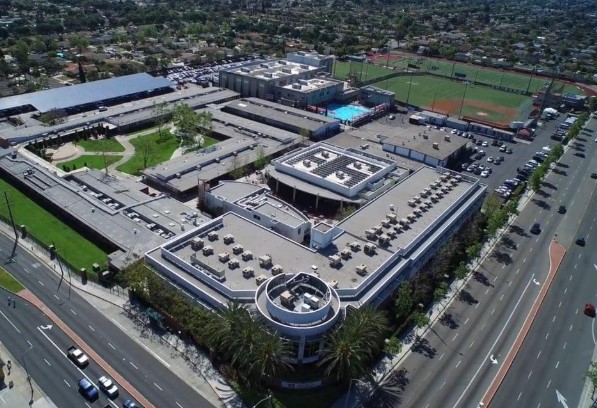 Mater Dei High School 캠퍼스 전경 (임시 이미지)