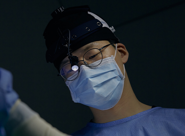 Oral and maxillofacial surgeon facial contouring surgery