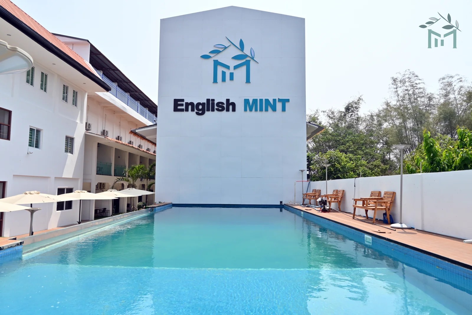 English MINT 캠퍼스 공용 수영장