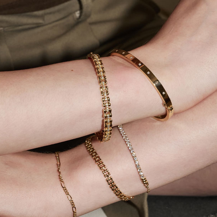 <p style="margin-left:10px;"></p><h5 style="margin-left:10px">Bracelets</h5>