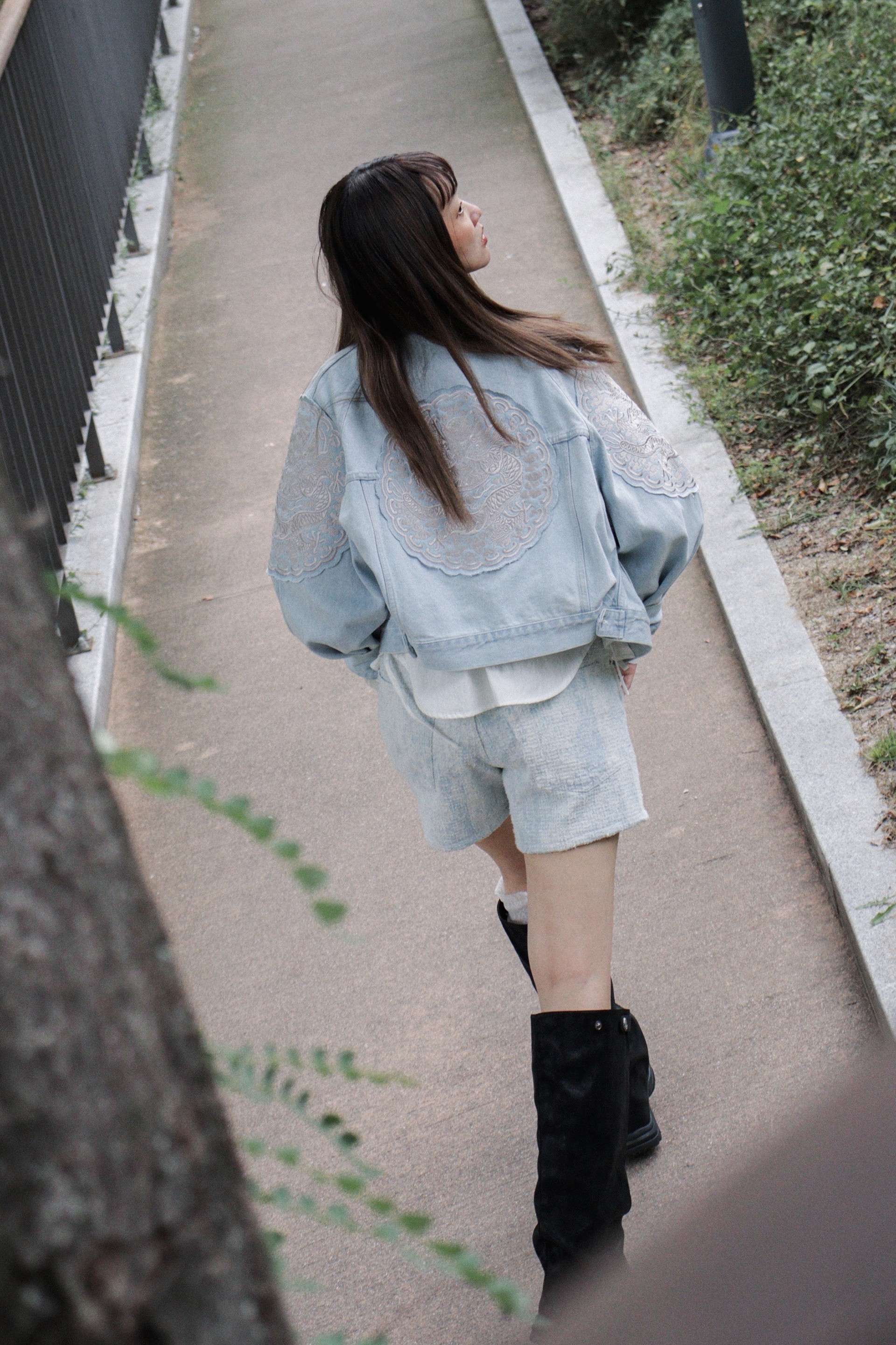이번 주말 <br> 조금 다르게 입어볼까요</br><span style="font-size:15px; text-decoration:underline;"> 청룡포 자켓 <br> CHEONGRYONGPO JACKET </span>