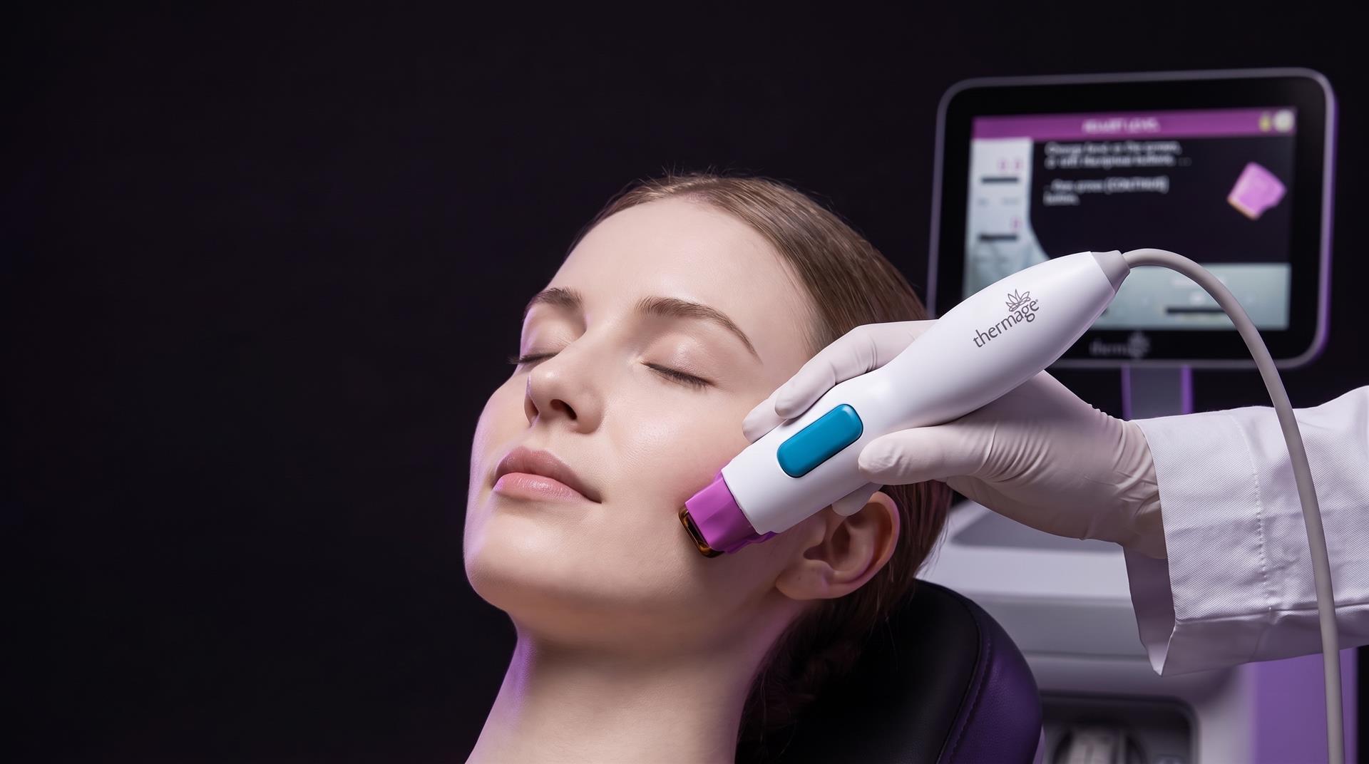 Dr. Hwang performing Thermage FLX