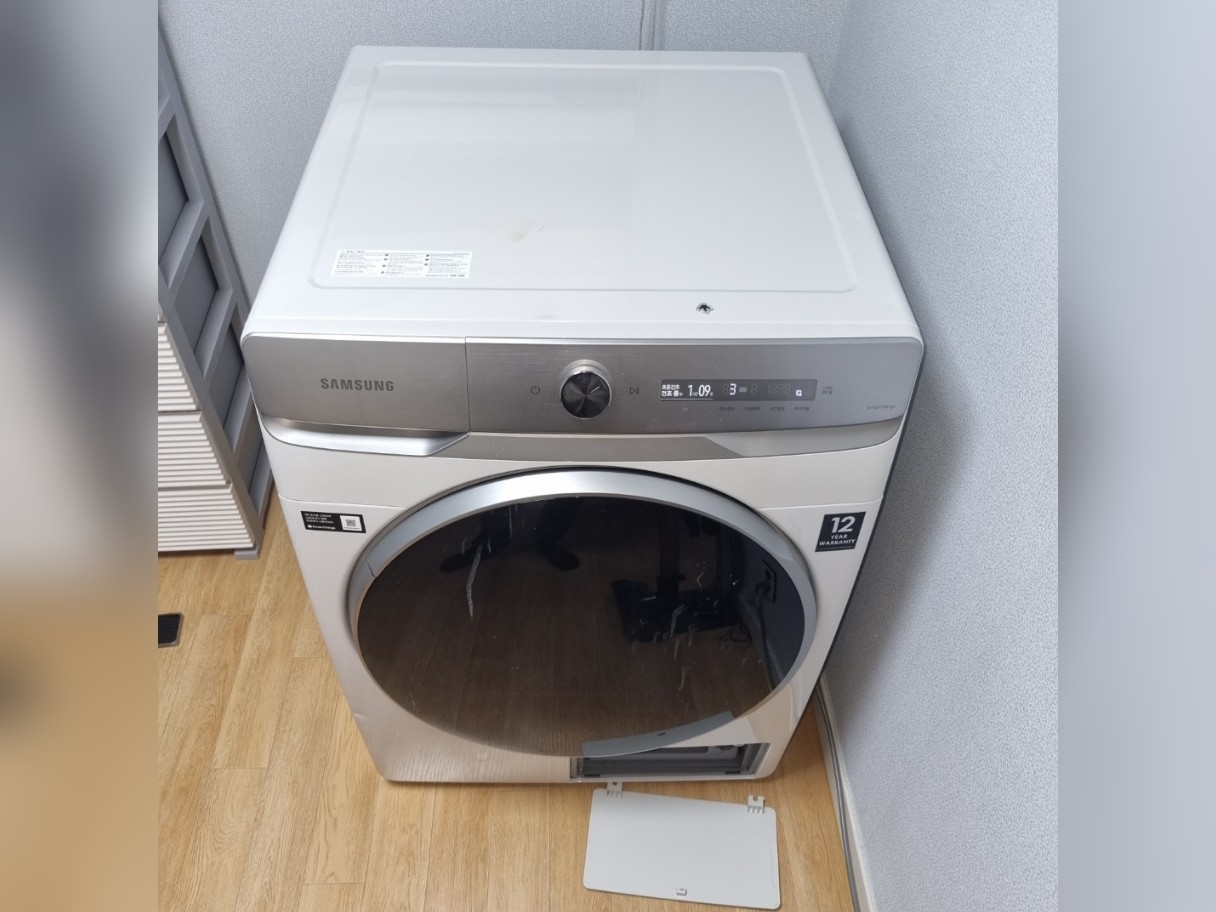 분해청소 전 삼성 건조기 외관