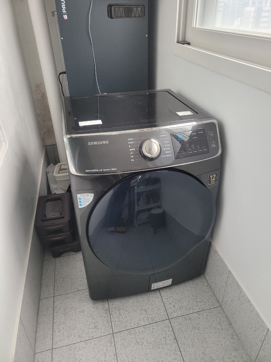 송파 세탁실 바닥에 설치된 삼성 건조기