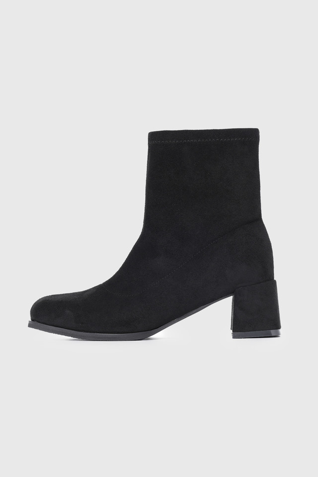 SLIM FIT<br>CENTER-SEAM ANKLE