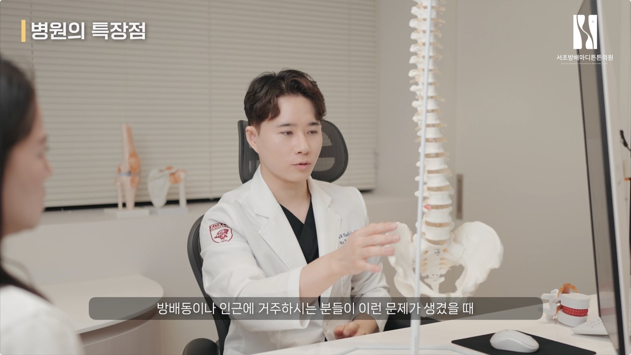 맞춤정장 매장에 조명과 카메라를 설치한 인터뷰 촬영 현장