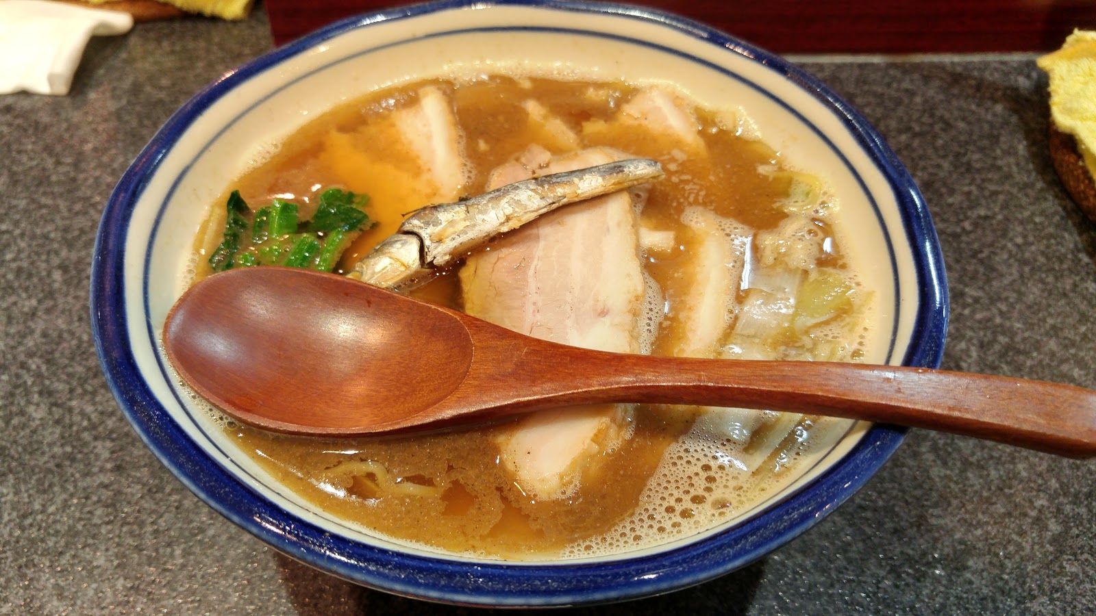 오사카 산쿠 카케라멘 니꾸카케라멘