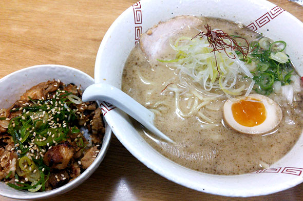 야시치 시오라멘 차슈덮밥