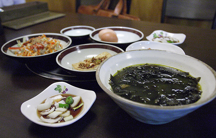 문어튀김의 맛을 제대로 즐기고 싶다면 이자카야로 가라.