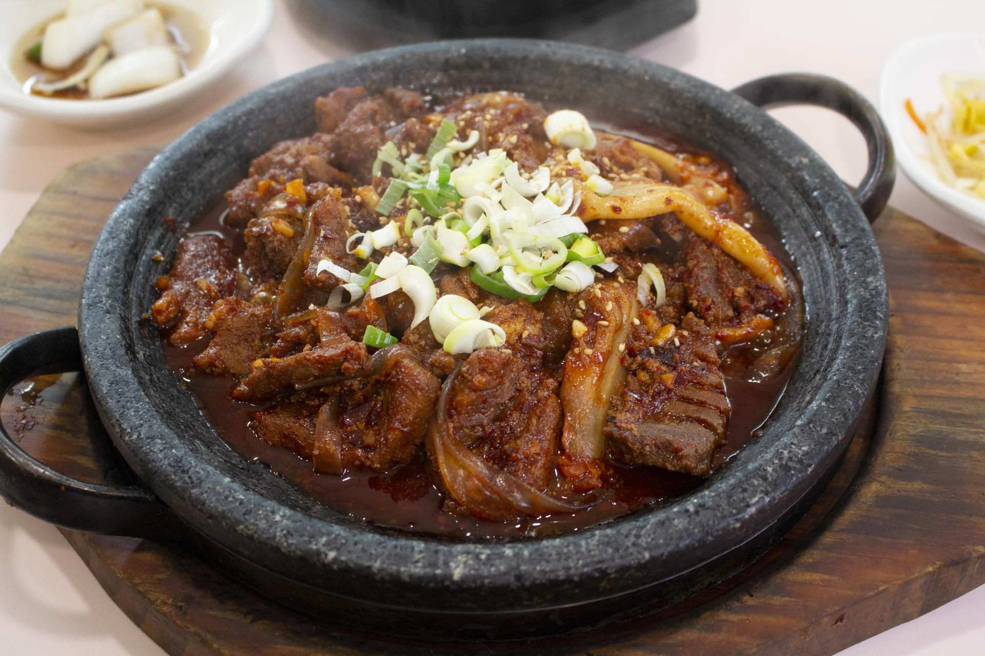 소탈하지만 든든한 한 끼, 고소한 육회밥이 있는 대구 동성로 맛집 '전주소반' : 에스카사 리빙