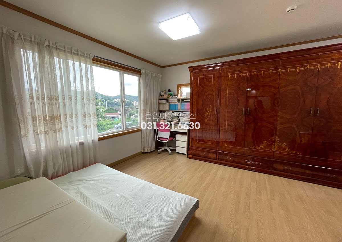 No. 5109] 용인 마평동 금계마을 전원주택, 생활인프라 좋은 숲세권 단지, 도시가스·태양광 설치, 정원으로 활용 가능한 전 포함, 버스정류장 도보 2분