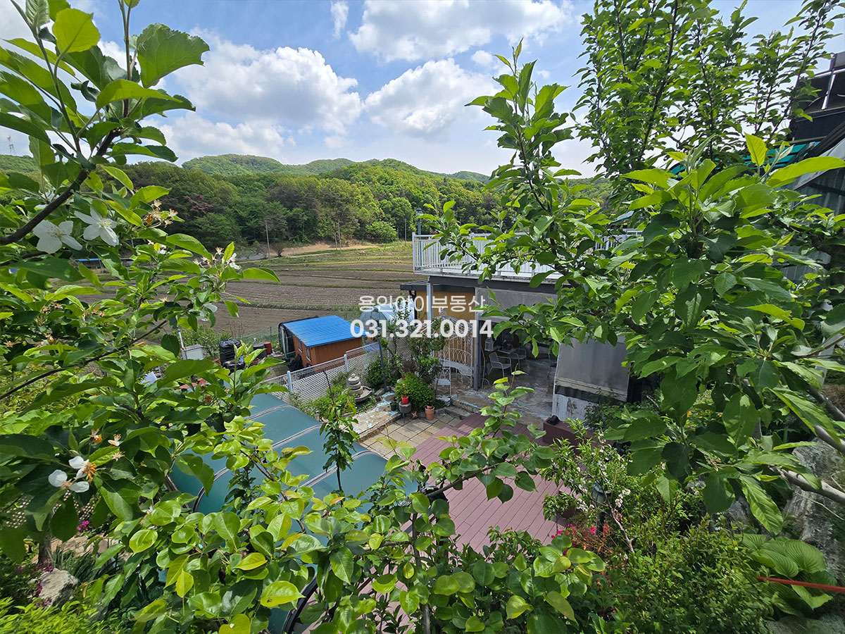No.3904] 용인전원주택 양지 송문리 비밀의정원, 넓은 데크 단층전원주택, 벙커, 별채, 창고, 농업용/일반용 전기 사용가능