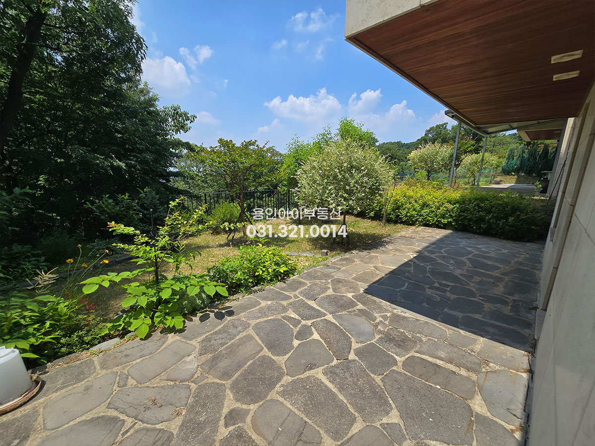 No.3937] 용인 동백동 향린동산 전원주택 급매, 7억대, 전망최고, 방4, 욕실4, 중정, 주차4대까지 도시가스 철콘 예쁜 신축벽돌집