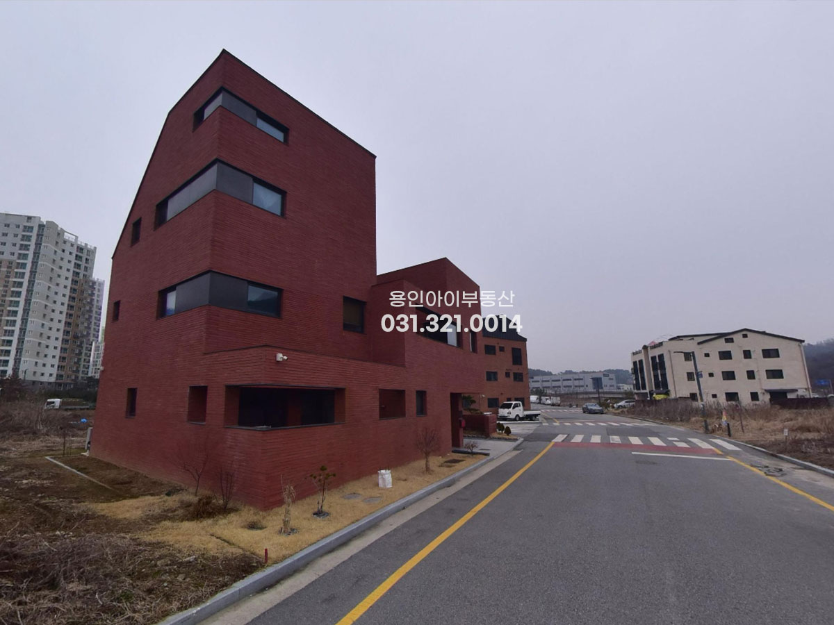 No.3855] 이천 마장면 오천리 마장택지지구내 2세대 거주 가능한 럭셔리 외관 주택, 방5개 주차3대, 2차선에 접, 생활인프라까지 좋은 집